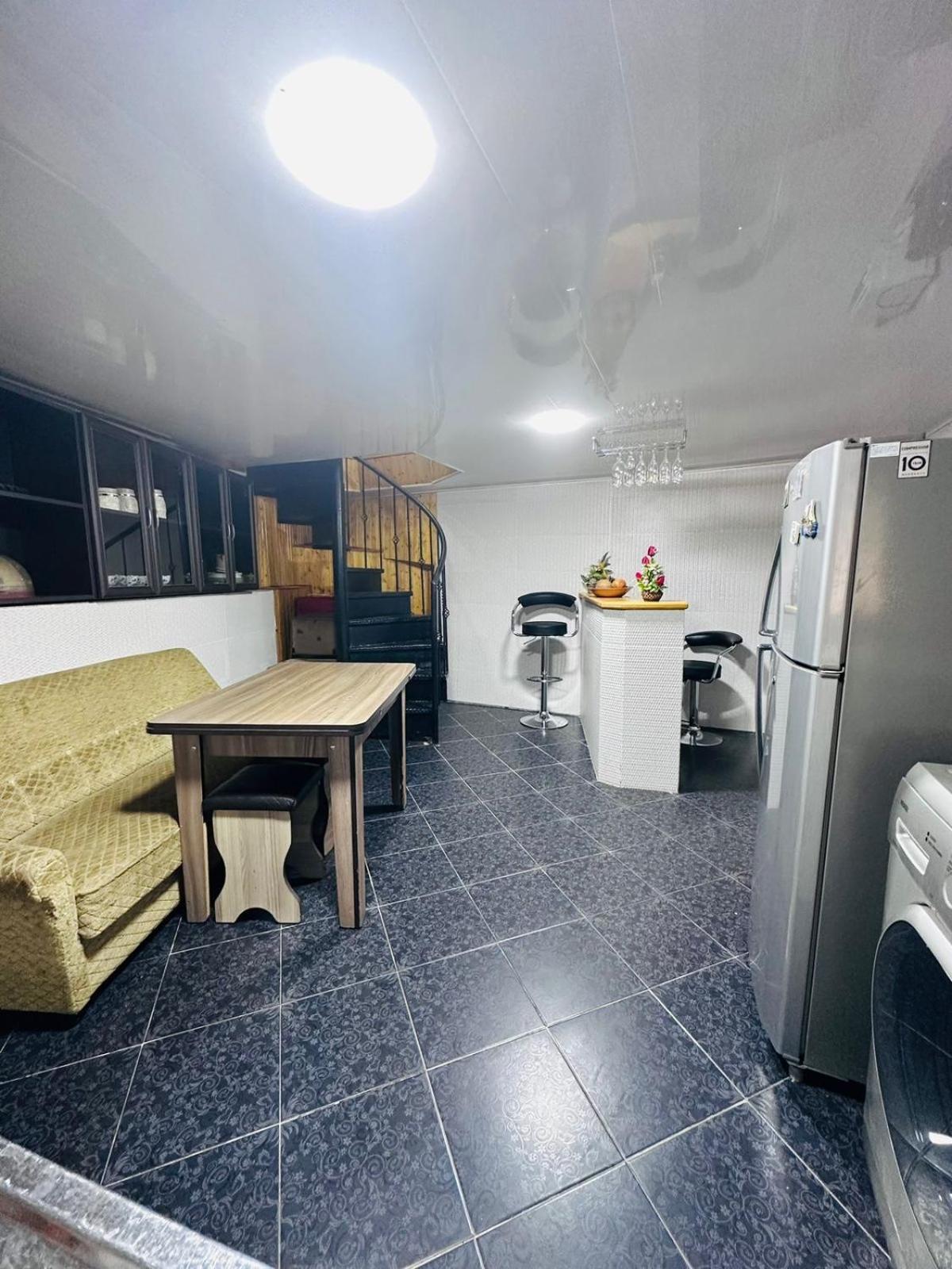 Nikas Apartment Tbilisi ภายนอก รูปภาพ